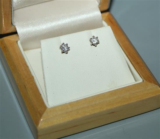 Pair of diamond ear studs